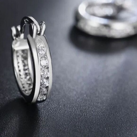 The Classic Dainty Hoop in 925 silver - Picture 1 of 9